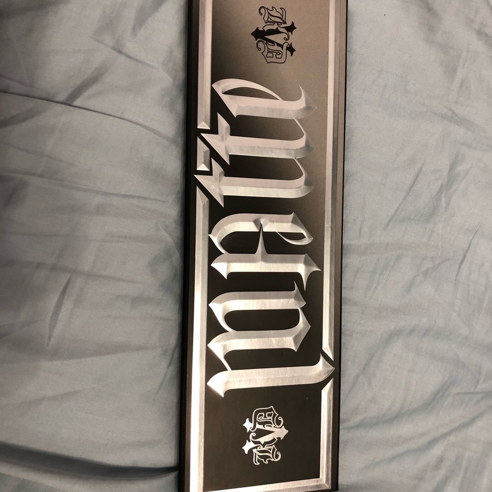 Kay Von D Beauty Metal/Matte eyeshadow palette